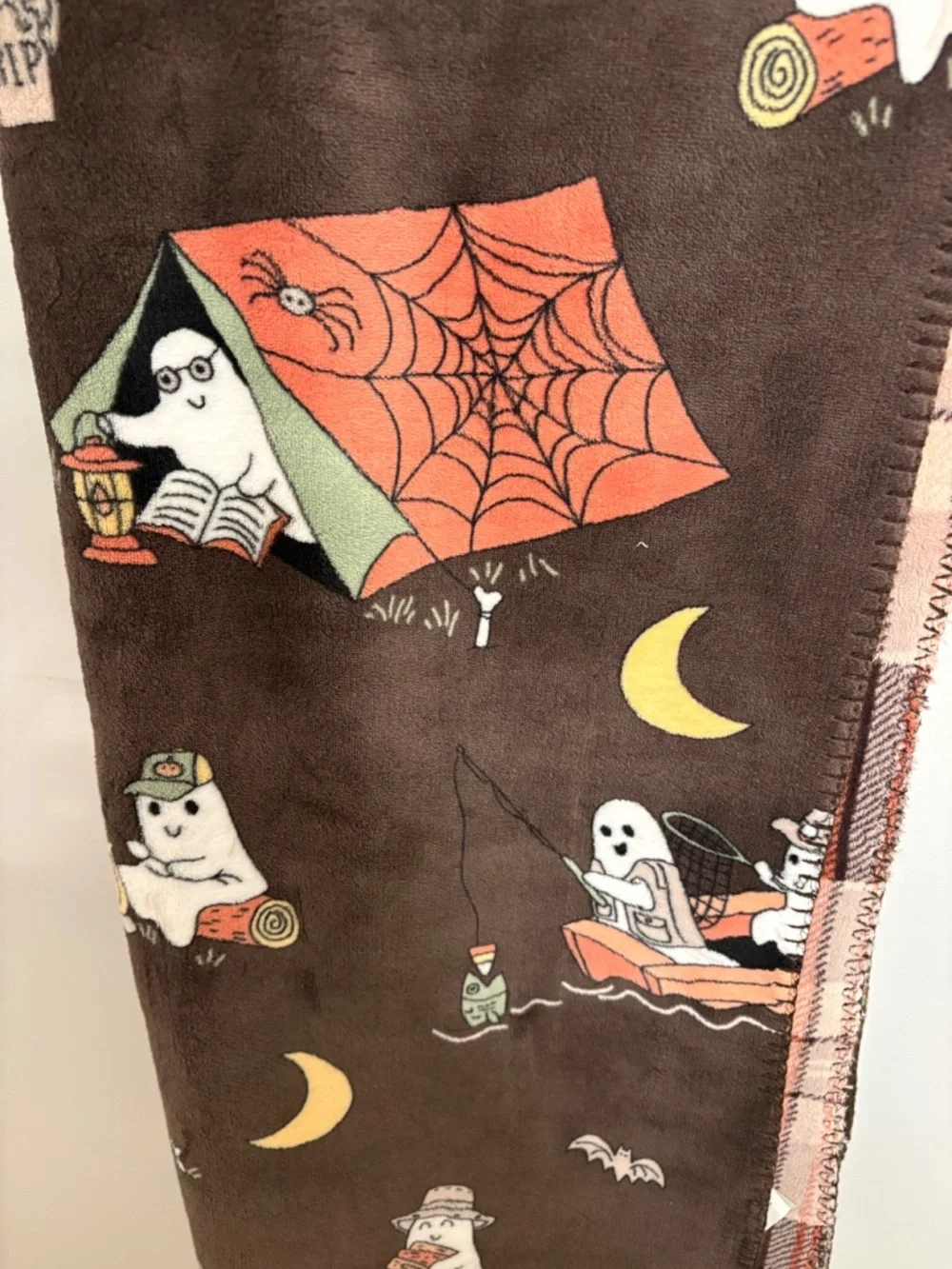 Viral Isaac Mizrahi Reversible Halloween blanket Ghosts reading & camping